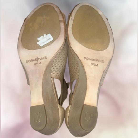 NWOT, Donald/Pliner perforated metallic leather wedge, sz 8.5 - Picture 6 of 7